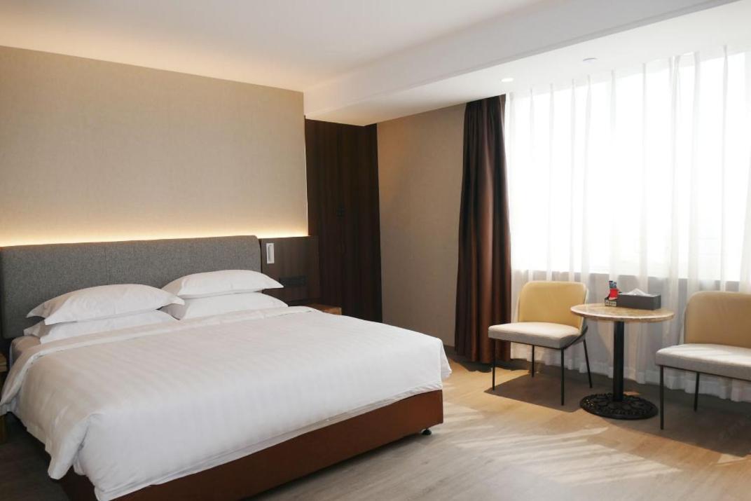 Jinan Yuquan Simpson Hotel Exterior photo
