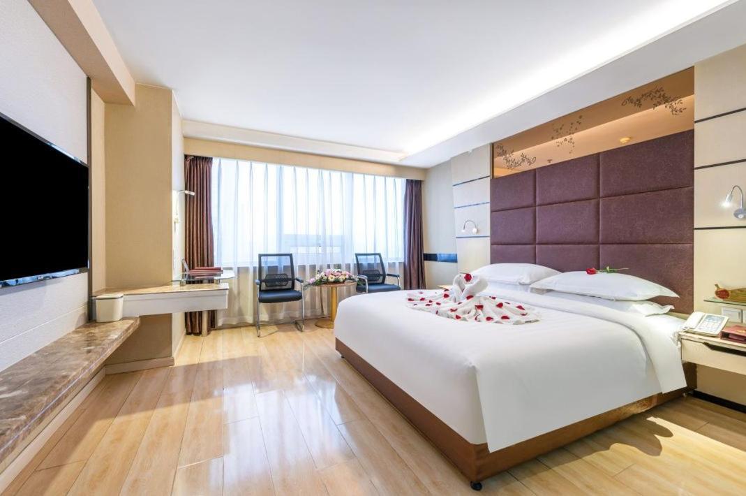 Jinan Yuquan Simpson Hotel Exterior photo